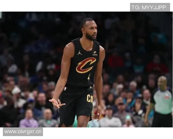 莫布里表现出色12投7中收获17分10篮板5助攻2盖帽助球队稳定胜利