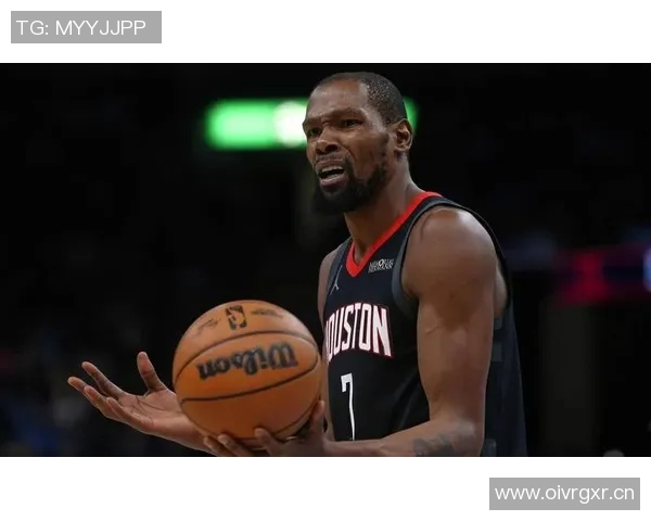 杜兰特强调沟通在逆转胜利中的关键作用与球队团结的重要性